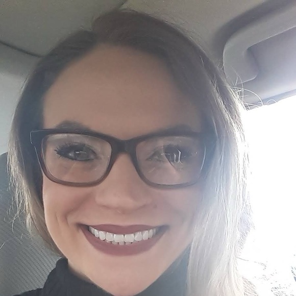 Meet your Posher, Brooke - Picture 1 of 4